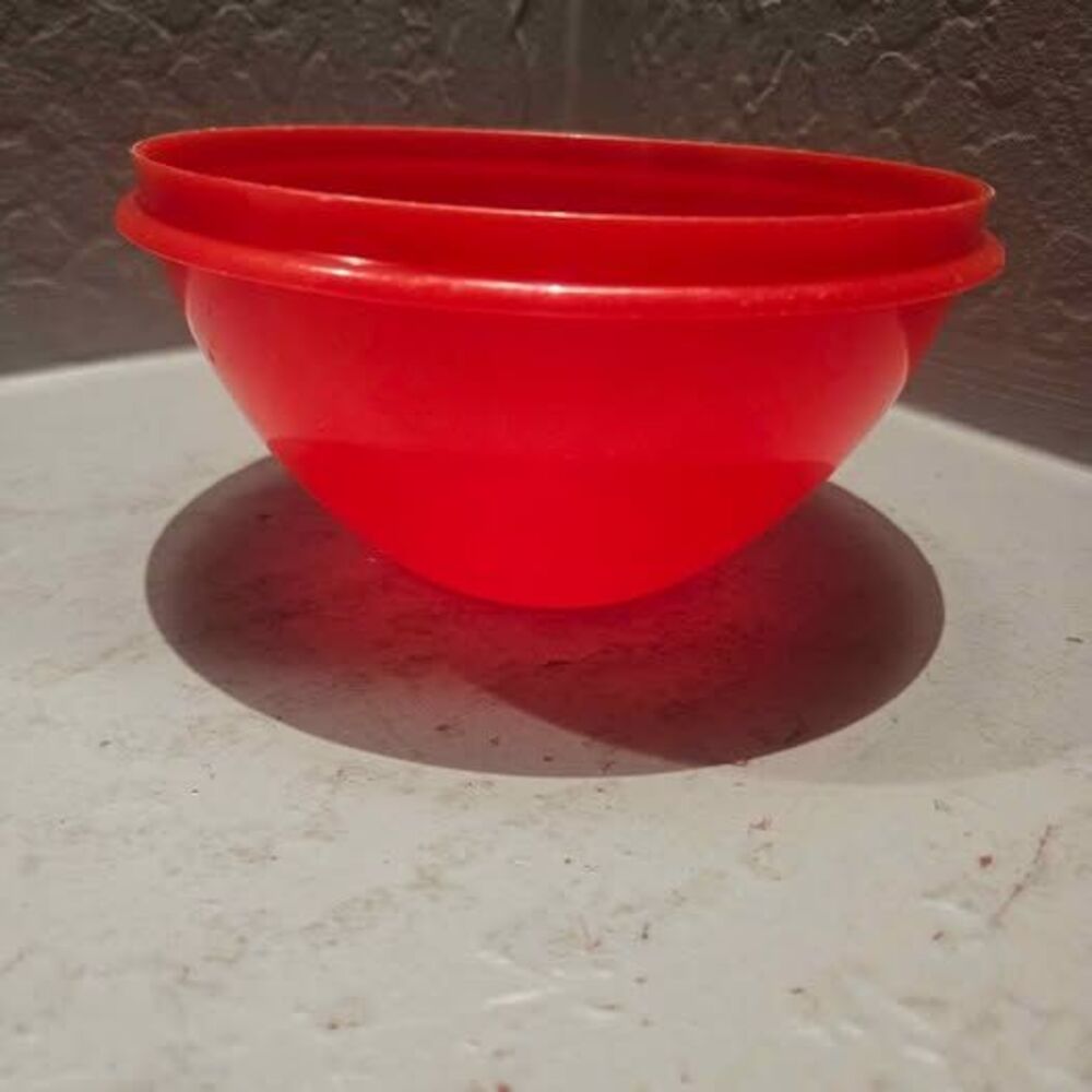 Tupperware Wonderluer Red Bowl 234-18 No Lid